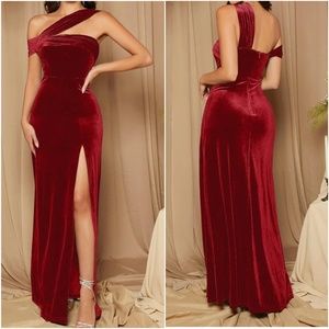 Nova One Shoulder Velvet Evening Dress in Black